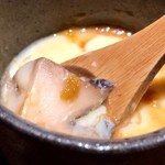 菊鮨 - 中には大きめにカットした鮑、上には雲丹タップリのたれ。勿論美味しい。