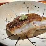 菊鮨 - 喉黒・・炙ることで旨みがまし、脂ののりもよく美味しい。