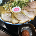 寅真らーめん - 移転後の初来店…何年ぶりかの寅真さんいや〜美味すぎてスープ飲み干しました❗️辛味噌半チャーシュー麺