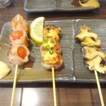 Yakitori Koubou - プチトマト巻、豚キムチ肉巻、赤西貝の串焼