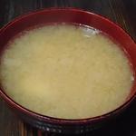 Izakaya Seigo - セットの味噌汁。魚の身が3つ入っていた
