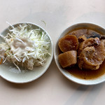 Tsuchiura Uoichiba - サラダと大根の煮物はセルフで食べ放題