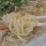 大分慶珉 - ・透明な汁に縮れ麺、油が多い