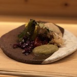 むろい - 揚物：ぐじ揚げ焼き・紫芋・紫玉蜀黍・賀茂茄子昆布出汁ペースト