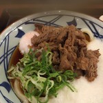 丸亀製麺 - 牛肉、とろろ、卵のうどん（並）