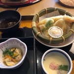 かに徳 - 天ぷら盛り・煮物の小鉢・茶碗蒸し