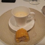 レストラン・モリエール - ガスパチョ。ゴールドラッシュを食べながらクリーミーなガスパチョを味わいます。