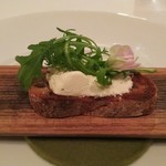 レストラン・モリエール - 山羊のチーズにルッコラを添えて
