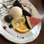 キッチン＆カフェ アルトチェーロ - 旬菜ランチセットのデザート盛り合わせ♥真ん中のジェラートが美味しい♪