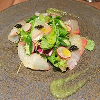 天草 天空の船 - カンパチのカルパッチョ。ポーション大なのにカンパチだけなので、だんだん飽きてくる。