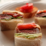 ガーデンラウンジ - 超厚切り！牛フィレステーキサンド～玉ねぎソース～