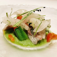 Remede nikaho - 金魚鉢み見立てた前菜。ちっちゃな金魚に注目。鯵と梨、きゅうりのソース