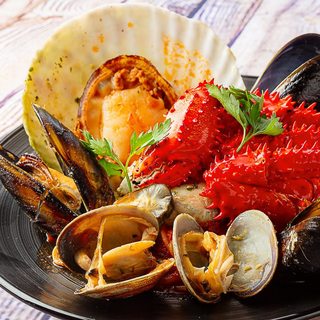 We have incorporated a wide variety of seafood from Hokkaido into our menu.