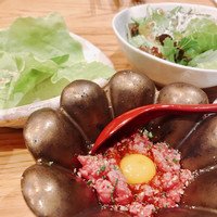 焼肉すどう 春吉 - 『近江牛のユッケ』様からクルリンパ♪