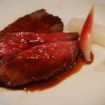 くいしんぼー山中 - 順番が前後しますが、一品目。
                                ランジリ(サーロインのモモに近い部分)のローストビーフ♪