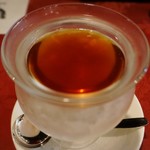 くいしんぼー山中 - 冷静コンソメスープ♪
      スネ肉メインに煮込み、煮こごりの様な。。
      濃厚な旨味が詰まったスープでした！