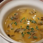 馳走 啐啄一十  - (06)スッポン(長崎県島原産、雄)餡の茶碗蒸し
      産卵期は夏、旬は冬だがほぼ通年
      鼈は獣臭を感じ易いのですが、勿論こちらでは心配無用。
      滋味深くコクがあり、食べ易く美味しい♪