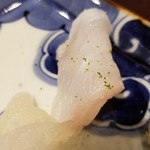 馳走 啐啄一十  - (10)マハタ(静岡県駿河湾産、サスエ前田魚店、6日寝かせ)
      産卵期は春～夏、旬は秋～冬
      全て雌で生まれ10kg前後で雄に性転換
      雄は産卵期の影響が薄れ旬は通年
      上品な旨みで寝かせると更に美味しい