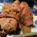 馳走 啐啄一十  - (21)仙台牛(Aランク12等級未経産雌)のイチボのローストビーフ、和辛子&山葵で
      備長炭でじっくり焼き上げられ肉自体の旨みが増していますし、 芳ばしく薫り立っています。