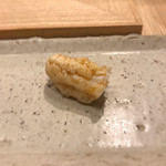 鮨 学 - エゾイシカゲガイ  初めて食べました。美味い貝の味と貝と思えぬふっくらした身の食感が楽しい。食感はお店の仕事のおかげでしょうか。