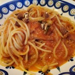 Hal - サルシッチャと木の実のトマトソーススパゲッティ。