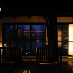 がらり - 1階カウンター席|夜の雰囲気を
