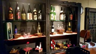 Tabe Nomi Houdai Nisen Kyuuhyaku Hachijuu En Koshitsu Izakaya Nakazen - 店内ディスプレイ