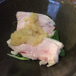 焼鳥 酉たけ - お通し2 鶏むね肉の塩生姜和え　これ美味しいんですよ