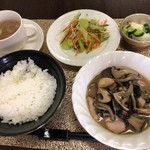 茉莉花 - キノコと国産鶏煮込み定食