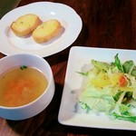 豚二郎 - Ａの「パンセット」は、パン・スープ・サラダが付きます
