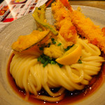 釜たけうどん めっせ熊 - 料理写真:2019/8/24 ディナーで利用しました。
                    海老天ぶっかけ(1,280円)＋大盛(150円)
                    