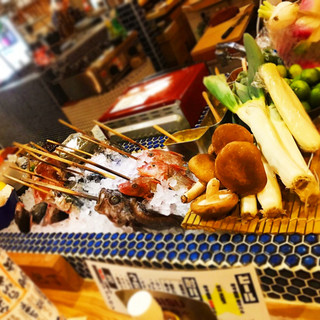 活気ある雰囲気でにぎやかに楽しむ空間でお出迎え！