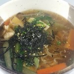 Warm noodles (soy sauce flavor)