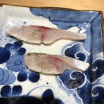 馳走 啐啄一十  - 鯵食べ比べ！
      ○愛媛の今治沖鯵 3日寝かし→通常の鯵としては素晴らしい鯵。鯵独特の香りが心地良い！
      ○愛媛中島湾の瀬付き鯵 3日寝かし→鯵にあらず！餌が違う事は明らか！香りも旨味も段違い！