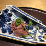 馳走 啐啄一十  - ○仙台A5  12等級 雌 イチボ ローストビーフ  和辛子と山葵を添えて