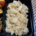 もりやま商店 - 少な目でお願いした美味しい炊き込みご飯