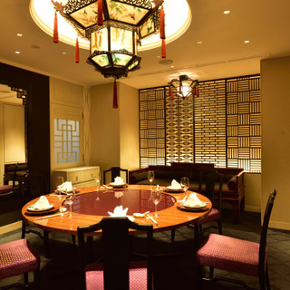 個室や大広間を完備した、中国古来の歴史を感じる非日常の空間。