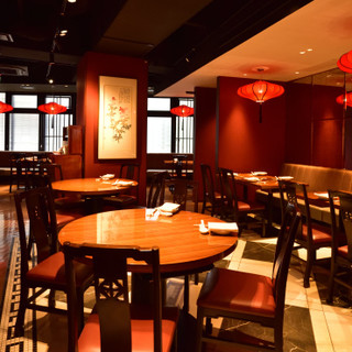 広々とした空間でごゆっくりとお食事をお楽しみください。