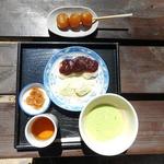 Ninosaka Chaya - ミックス餅（5個）抹茶付き850円、玉こんにゃく150円