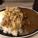 肉盛りスタミナカレー 一撃 - ♪一撃カレー（大盛）￥850