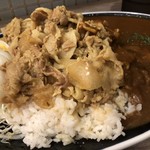 肉盛りスタミナカレー 一撃 - ♪飲みやすそう…