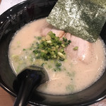 博多とんこつラーメン　しろひげ - 