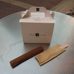 トシ・ヨロイヅカ - お手拭きとフォーク