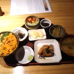 すぎ乃 - うに丼以外におかず等も充実。