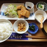アジフライ たるたる食堂 - アジフライ定食900円～洒落た器にもってあります～