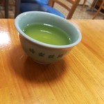 蜂楽饅頭 - 温かいお茶