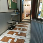 蜂楽饅頭 - 入り口ドア