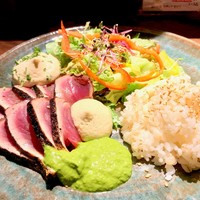ビストロ ハマイフ - 2019.8.28 「カツオのタタキプレート」（自家製ニラソースとナスのエスプーマソース）