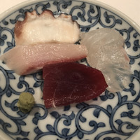 個室居酒屋 番屋 神田駅前店 - 鮮魚4点盛りは、まぐろ、ブリ、タイ、タコ