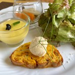 プロヴァンスの日曜日 - シェフおすすめランチコース(\1,850)　プロヴァンス・スタイルのサラダ前菜（ケークサレ）